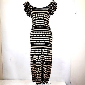 Design365 Woven Black and Cream scalloped Women's Dress flare layered sleeves